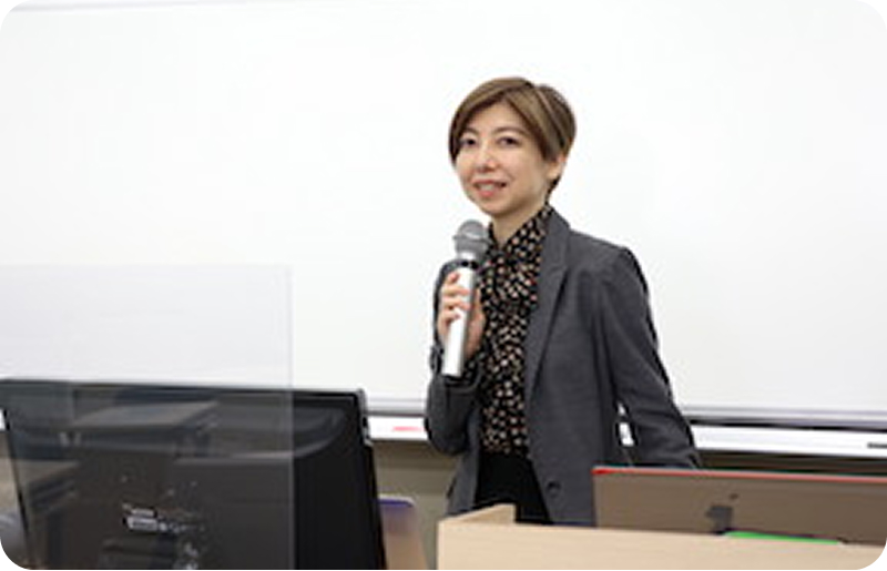 合計35名の豊富な専任教員、さまざまな分野のエキスパートに出会える