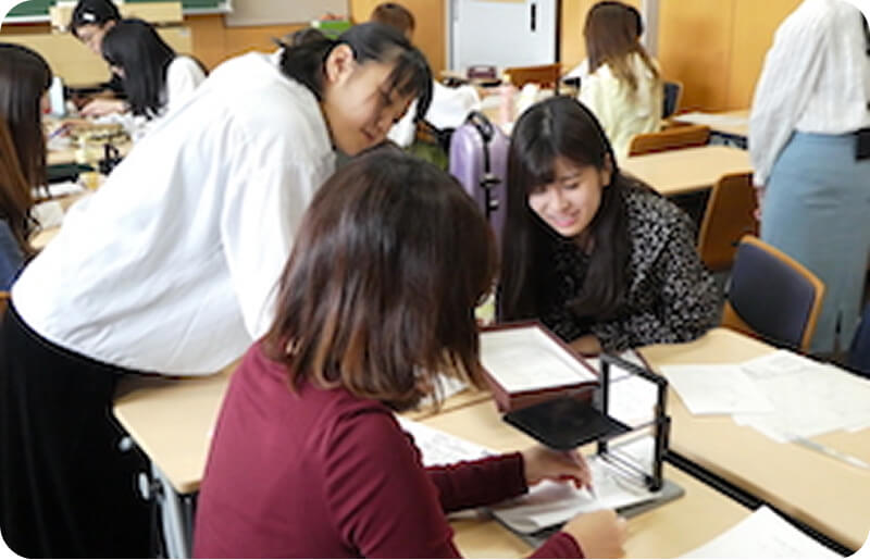 さまざまな専門分野を広く深く学べるカリキュラムと学習環境
